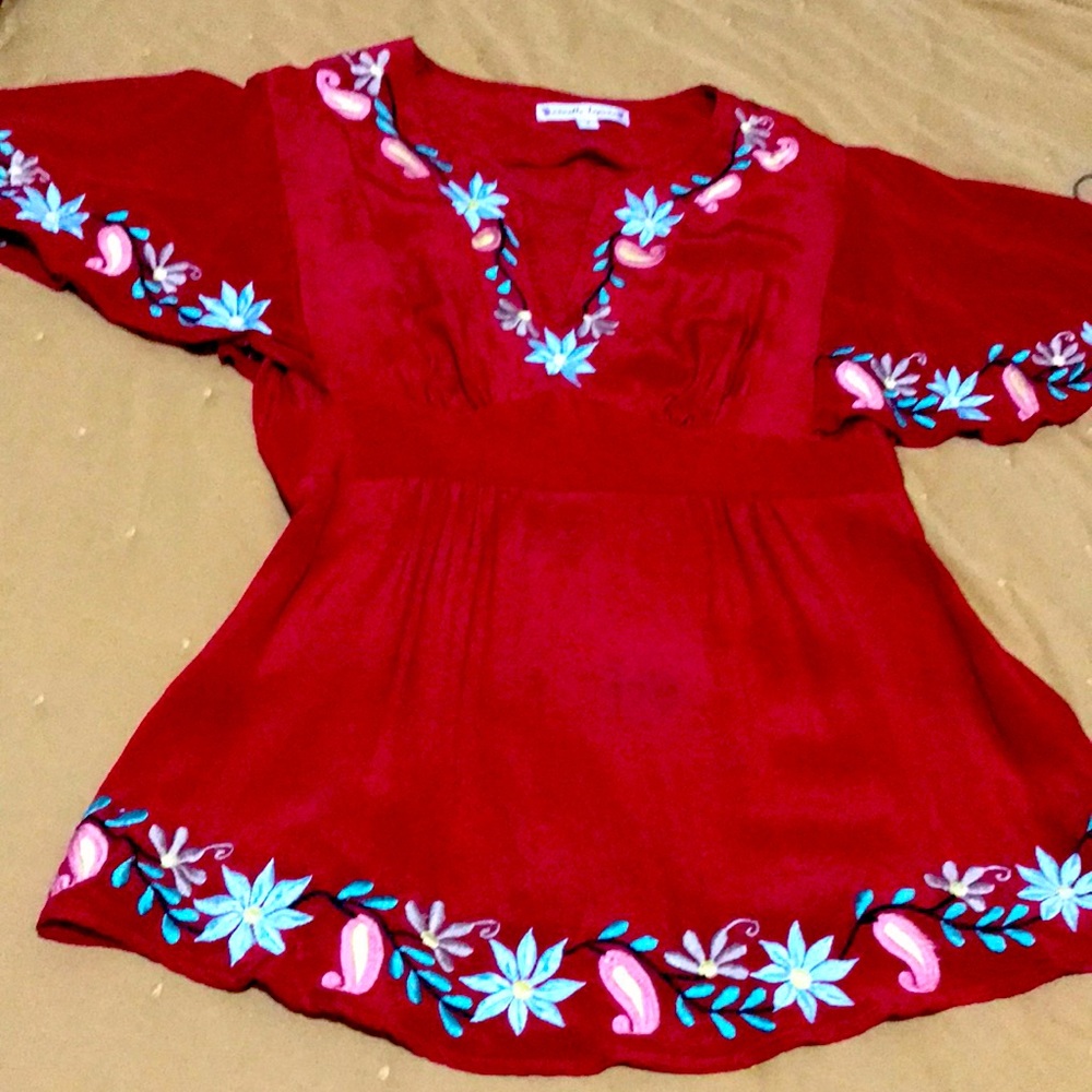 Hermosa blusa roja bordada Nanette Lepore .
